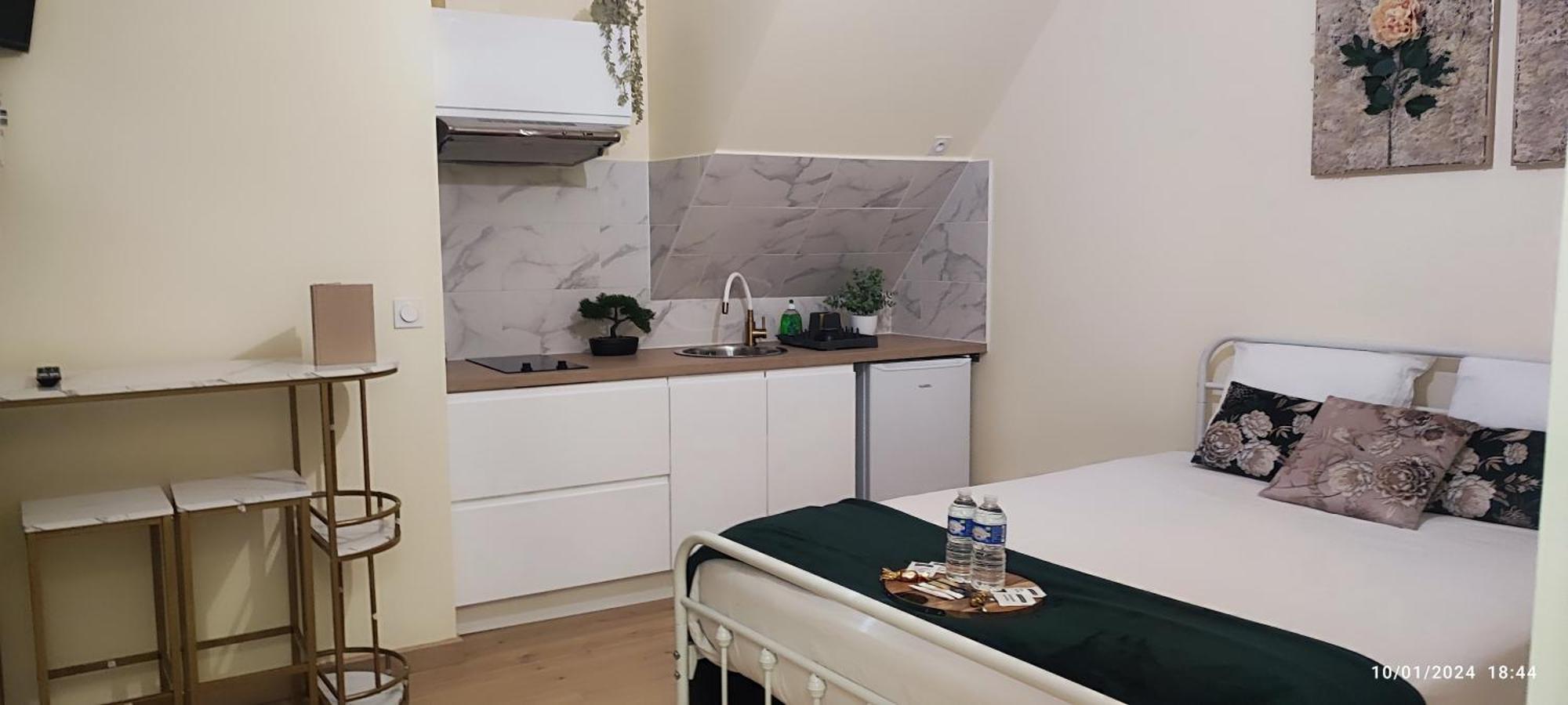 Le Cocoon Dore Poitiers Room photo