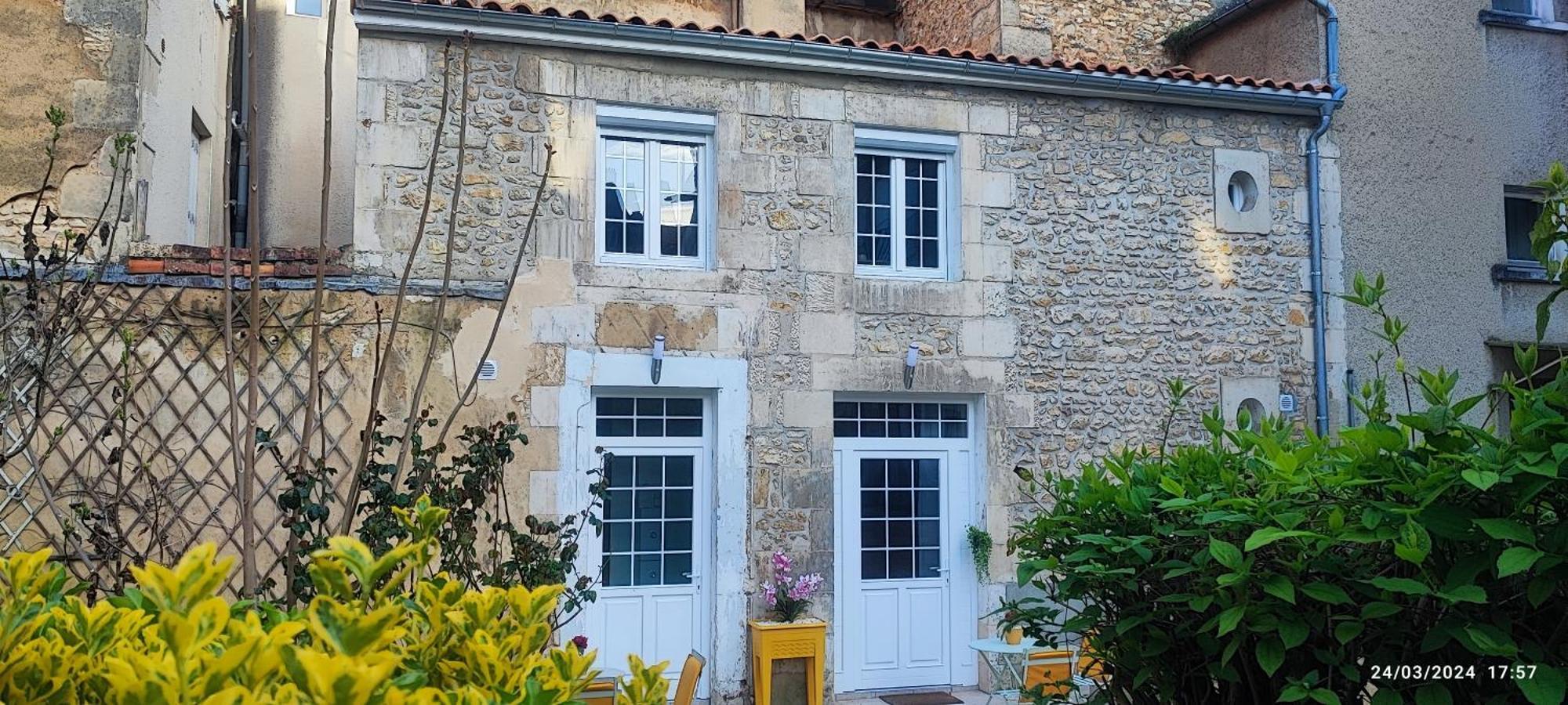 Le Cocoon Dore Poitiers Exterior photo